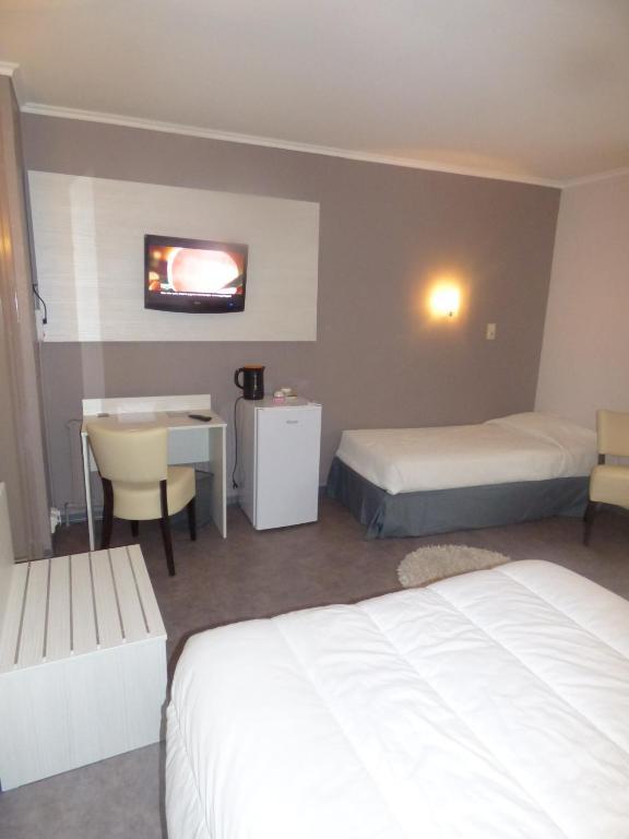 Hotel Du Centre Pierrelatte Quarto foto